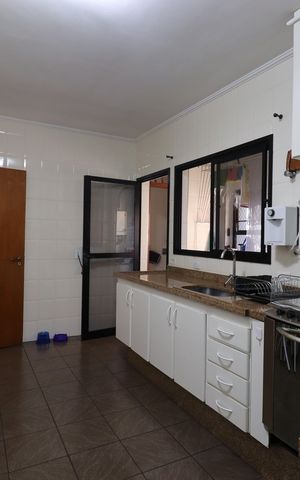 Apartamento à venda com 137m², 4 quartos e 2 vagasCozinha