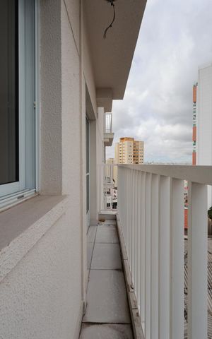 Studio à venda com 28m², 1 quarto e sem vaga Studio à venda com 28m², 1 quarto e sem vagaSacada