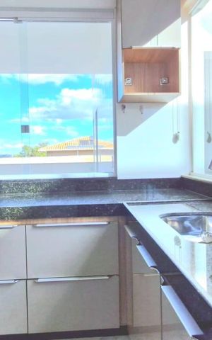 Casa à venda com 450m², 4 quartos e 4 vagas Casa à venda com 450m², 4 quartos e 4 vagasCozinha