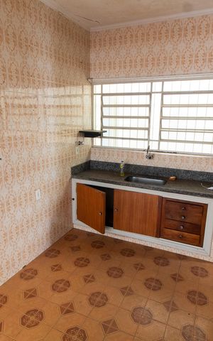 Casa à venda com 170m², 3 quartos e 4 vagas Casa à venda com 170m², 3 quartos e 4 vagasCozinha