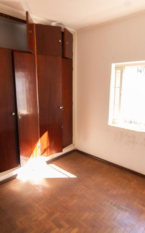 Casa à venda com 170m², 3 quartos e 4 vagas Casa à venda com 170m², 3 quartos e 4 vagasQuarto 2