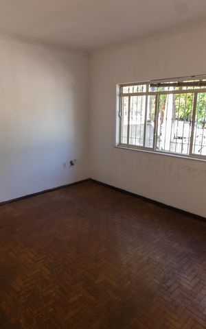 Casa à venda com 170m², 3 quartos e 4 vagas Casa à venda com 170m², 3 quartos e 4 vagasSala