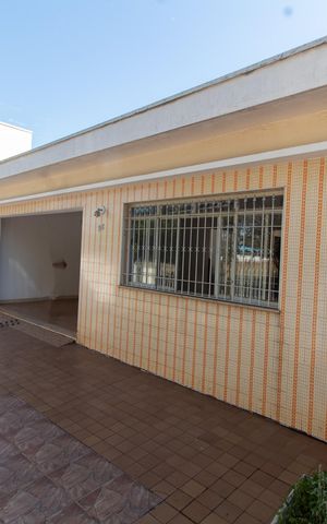 Casa à venda com 170m², 3 quartos e 4 vagas Casa à venda com 170m², 3 quartos e 4 vagasÁrea Externo