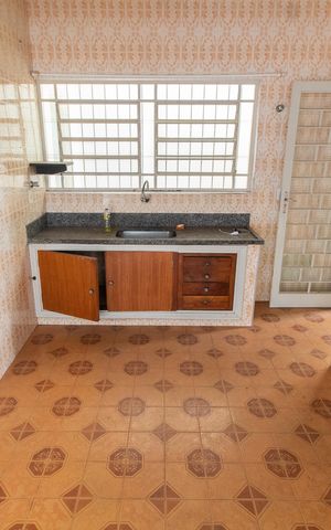 Casa à venda com 170m², 3 quartos e 4 vagas Casa à venda com 170m², 3 quartos e 4 vagasCozinha