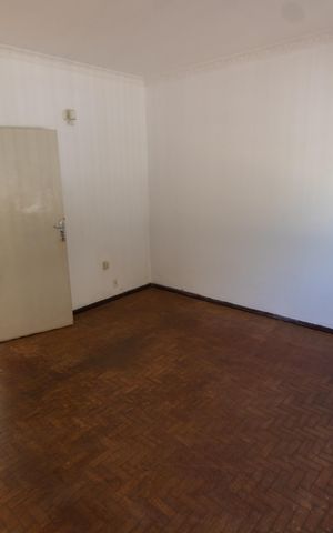 Casa à venda com 170m², 3 quartos e 4 vagas Casa à venda com 170m², 3 quartos e 4 vagasSala