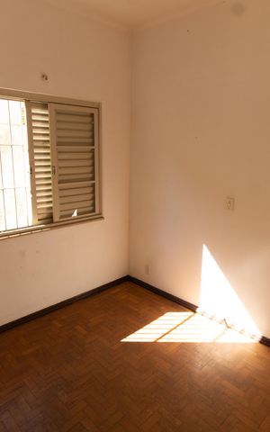 Casa à venda com 170m², 3 quartos e 4 vagas Casa à venda com 170m², 3 quartos e 4 vagasQuarto 1
