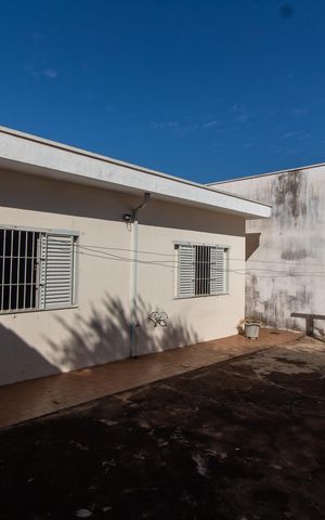 Casa à venda com 170m², 3 quartos e 4 vagas Casa à venda com 170m², 3 quartos e 4 vagasÁrea Externo