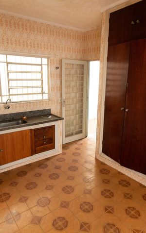 Casa à venda com 170m², 3 quartos e 4 vagas Casa à venda com 170m², 3 quartos e 4 vagasCozinha