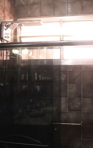 Casa à venda com 179m², 2 quartos e 2 vagasBanheiro