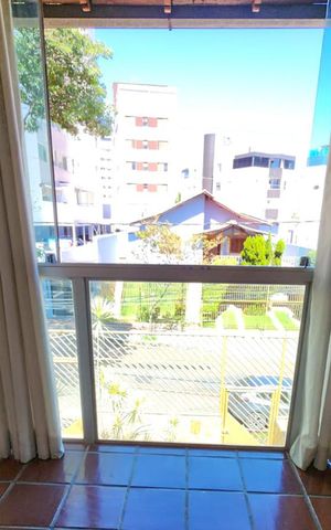 Casa à venda com 250m², 4 quartos e 6 vagas Casa à venda com 250m², 4 quartos e 6 vagasSuite 2