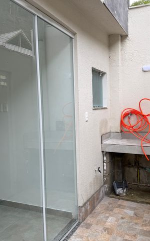 Casa de condomínio à venda com 180m², 2 quartos e 1 vagaÁrea Externa