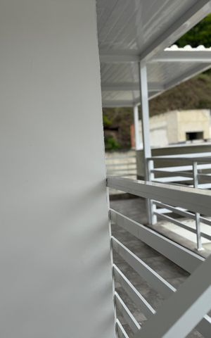 Casa de condomínio à venda com 180m², 2 quartos e 1 vagaEscada