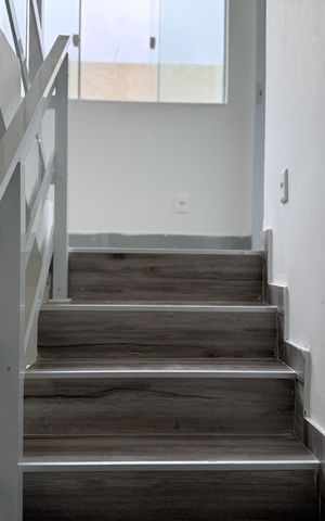 Casa de condomínio à venda com 180m², 2 quartos e 1 vagaEscada