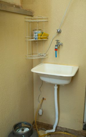 Casa para alugar com 55m², 2 quartos e 2 vagas Casa para alugar com 55m², 2 quartos e 2 vagasÁrea de Serviço - Tanque