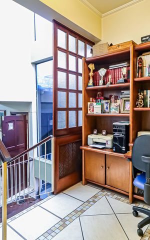 Casa à venda com 185m², 3 quartos e 4 vagas Casa à venda com 185m², 3 quartos e 4 vagasEscritório