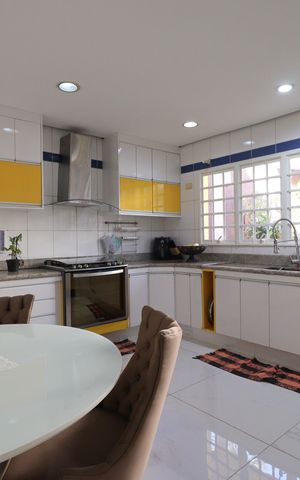 Casa para alugar com 430m², 6 quartos e 4 vagasCozinha