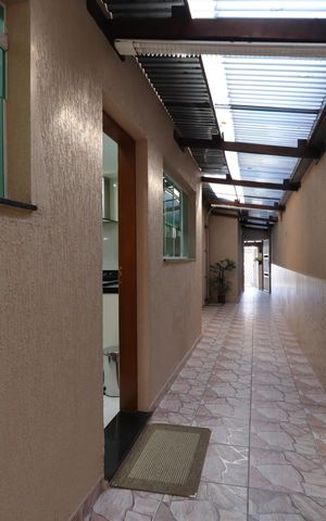 Casa à venda com 145m², 2 quartos e 2 vagasCorredor externo