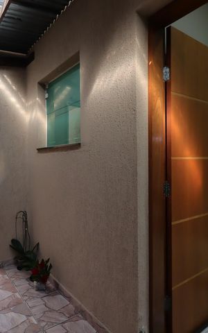 Casa à venda com 145m², 2 quartos e 2 vagasCorredor externo