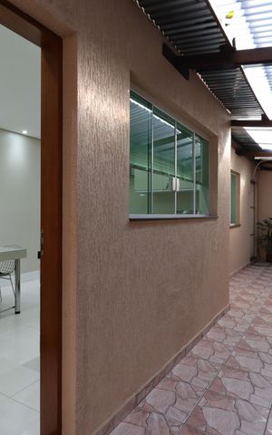Casa à venda com 145m², 2 quartos e 2 vagasCorredor externo