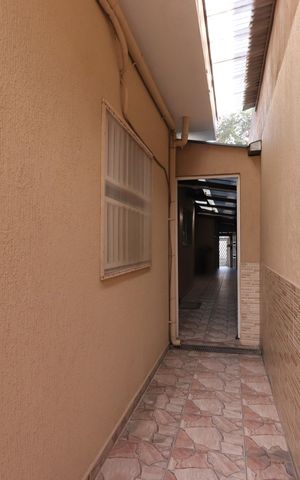Casa à venda com 145m², 2 quartos e 2 vagasCorredor externo