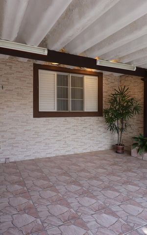 Casa à venda com 145m², 2 quartos e 2 vagasGaragem