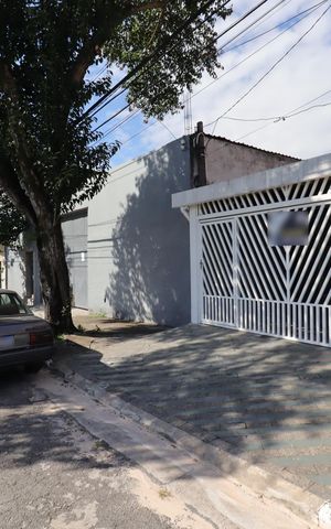 Casa à venda com 145m², 2 quartos e 2 vagasFachada