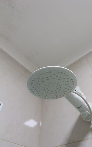 Casa à venda com 145m², 2 quartos e 2 vagasBanheiro Social - Chuveiro