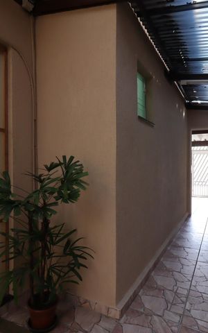 Casa à venda com 145m², 2 quartos e 2 vagasCorredor externo