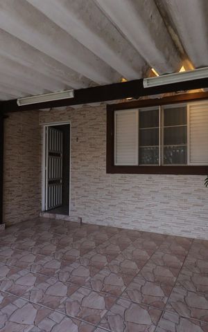 Casa à venda com 145m², 2 quartos e 2 vagasGaragem