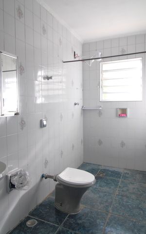 Casa à venda com 194m², 3 quartos e 2 vagasBanheiro
