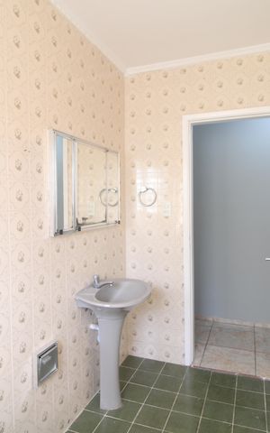 Casa à venda com 194m², 3 quartos e 2 vagasBanheiro 2