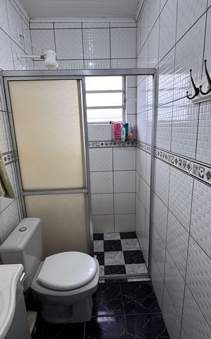 Casa à venda com 140m², 2 quartos e 3 vagasBanheiro