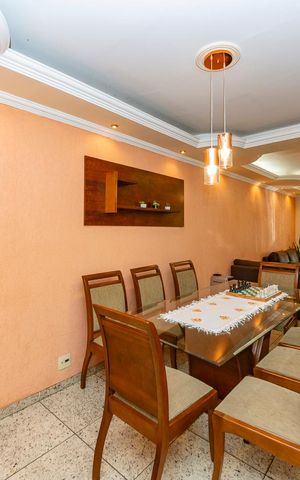 Casa à venda com 297m², 4 quartos e 4 vagas Casa à venda com 297m², 4 quartos e 4 vagasSala 1