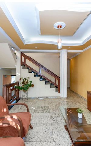 Casa à venda com 297m², 4 quartos e 4 vagas Casa à venda com 297m², 4 quartos e 4 vagasSala 2