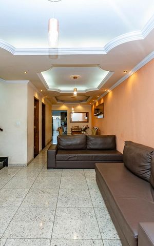 Casa à venda com 297m², 4 quartos e 4 vagas Casa à venda com 297m², 4 quartos e 4 vagasSala 1