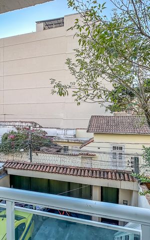 Casa de condomínio à venda com 300m², 4 quartos e 2 vagas Casa de condomínio à venda com 300m², 4 quartos e 2 vagasSacada/Sala