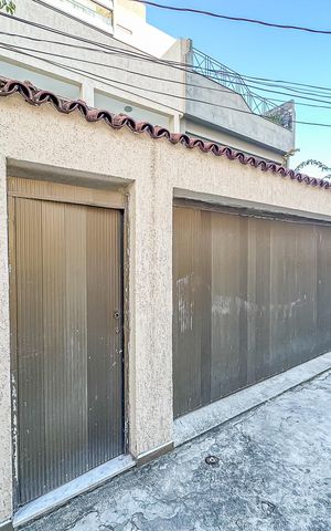 Casa de condomínio à venda com 300m², 4 quartos e 2 vagas Casa de condomínio à venda com 300m², 4 quartos e 2 vagasFachada