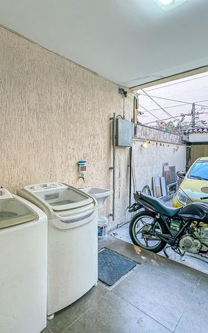 Casa de condomínio à venda com 300m², 4 quartos e 2 vagas Casa de condomínio à venda com 300m², 4 quartos e 2 vagasArea de serviço