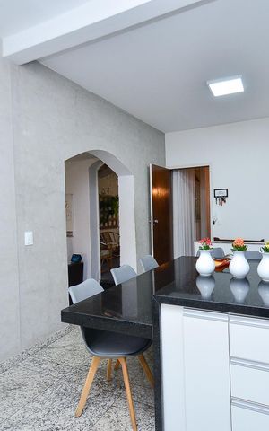 Casa à venda com 360m², 5 quartos e 4 vagas Casa à venda com 360m², 5 quartos e 4 vagasCozinha