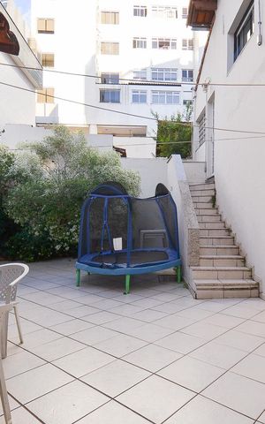 Casa à venda com 360m², 5 quartos e 4 vagas Casa à venda com 360m², 5 quartos e 4 vagasÁrea externa