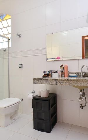 Casa à venda com 360m², 5 quartos e 4 vagas Casa à venda com 360m², 5 quartos e 4 vagasBanheiro Social 2