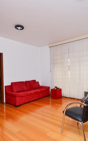 Casa à venda com 360m², 5 quartos e 4 vagas Casa à venda com 360m², 5 quartos e 4 vagasSala do 2º piso