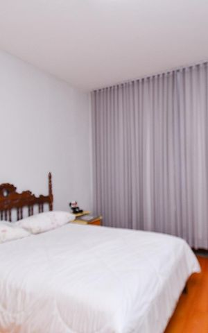 Casa à venda com 360m², 5 quartos e 4 vagas Casa à venda com 360m², 5 quartos e 4 vagasQuarto 4