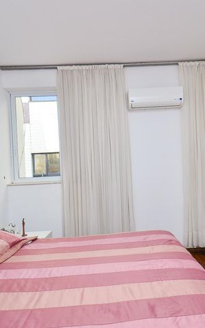 Casa à venda com 360m², 5 quartos e 4 vagas Casa à venda com 360m², 5 quartos e 4 vagasSuíte