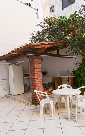 Casa à venda com 360m², 5 quartos e 4 vagas Casa à venda com 360m², 5 quartos e 4 vagasÁrea externa