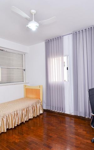 Casa à venda com 360m², 5 quartos e 4 vagas Casa à venda com 360m², 5 quartos e 4 vagasQuarto 2