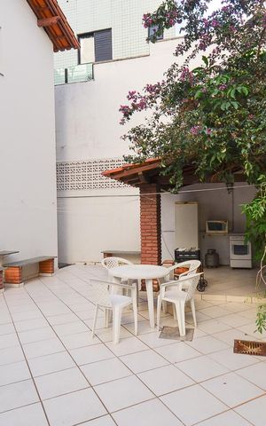 Casa à venda com 360m², 5 quartos e 4 vagas Casa à venda com 360m², 5 quartos e 4 vagasÁrea externa