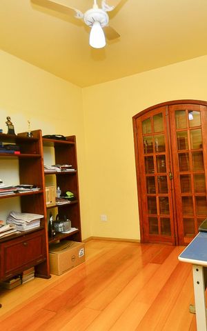 Casa à venda com 360m², 5 quartos e 4 vagas Casa à venda com 360m², 5 quartos e 4 vagasQuarto 3