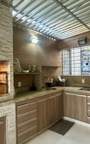 Casa à venda com 321m², 4 quartos e 4 vagas Casa à venda com 321m², 4 quartos e 4 vagasEspaço Gourmet