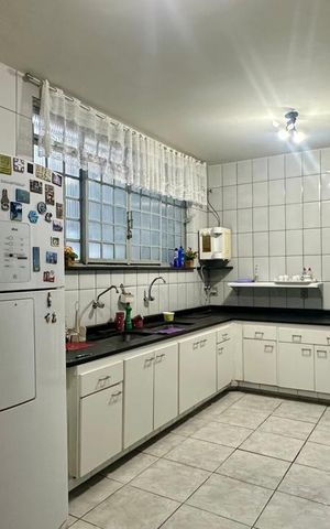 Casa à venda com 321m², 4 quartos e 4 vagas Casa à venda com 321m², 4 quartos e 4 vagasCozinha
